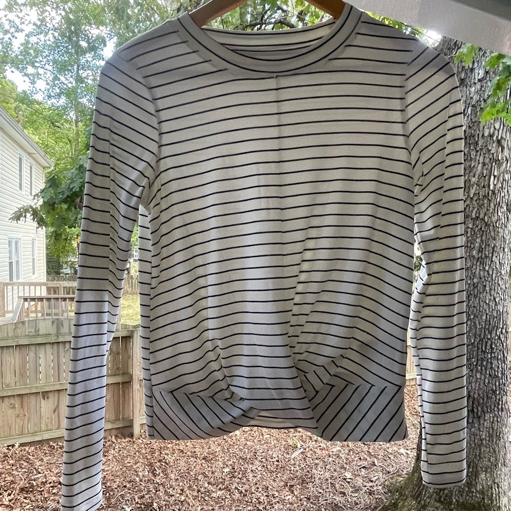 Old Navy active breathe on knot top